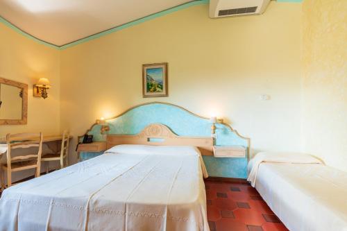 1 queen bed, 1 twin bed