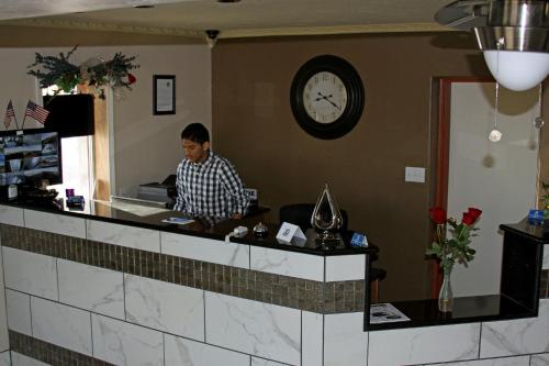 Executive Inn Snyder - 로비