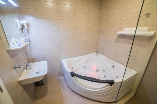 Джакузі, Hotel River in Біеліна