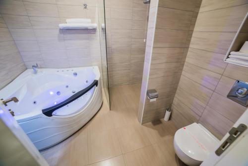 Hotel River - image 13