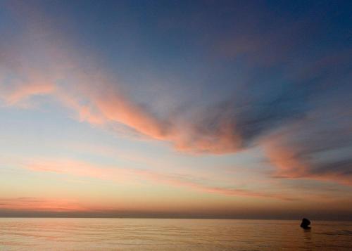 Schoenes-Ferienhaus-mit-Garten-Mid-Century-Moebeln-in-Strand-naehe-Avendorf in Avendorf