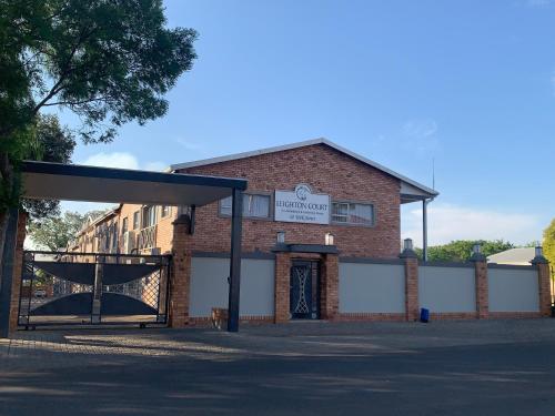 禮頓旅館 (Leighton Court) in 中新堡