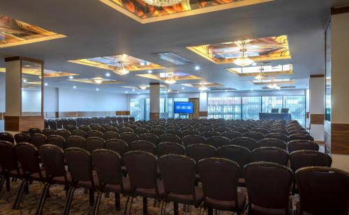 Maldron Hotel Tallaght - image 3