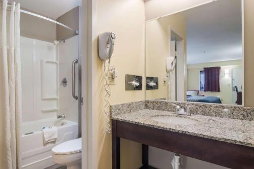 Rodeway Inn & Suites Monroeville-Pittsburgh