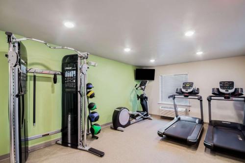 Fitness center, WoodSpring Suites Chicago Addison in South O'Hare