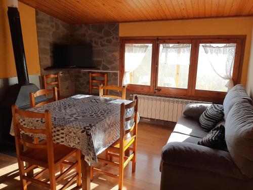 Casa Rural Mas Pujol in Campdevánol