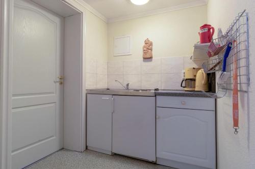 Preiswerte-3-Raum-Wohnung-in-Binz - image 2