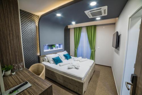 1 queen bed