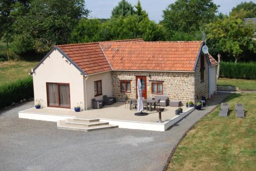 Rural spacious bungalow with pool - Location saisonnière - Isigny-le-Buat