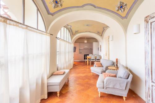 Iekārtas, Palazzo Mia by iCasamia it in Castello Cabiaglio