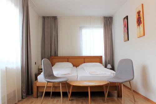 2 queen beds