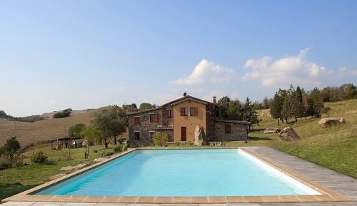 Radicofani Villa Sleeps 10 with Pool and Air Con