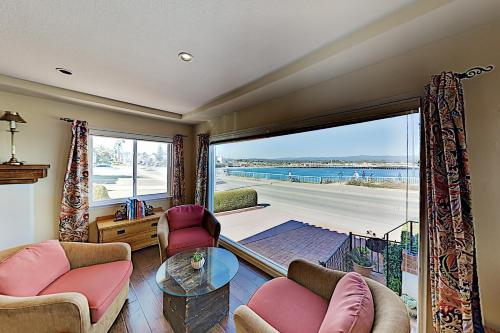 Surfside Spanish-Style Home - Epic Views & Hot Tub home - image 4