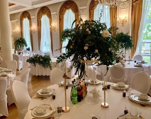 Hotel Holiday Park - image 9