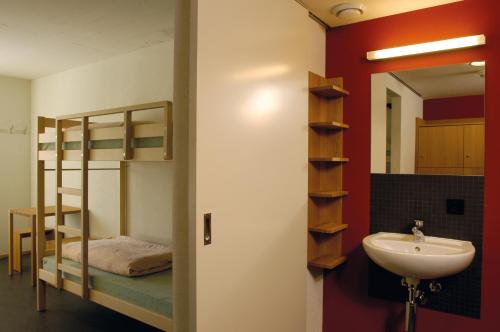room detail thumbnail 2