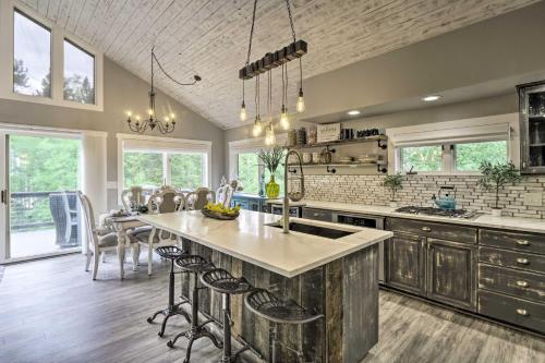 Upscale Home with Hot Tub 3 Mi to Breck Ski Resort! in Breckenridge, USA