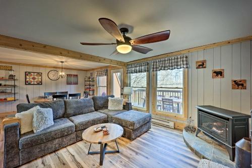 Beech Mountain Condo Pool Access, 1 Mi to Skiing in Beech Mountain, USA