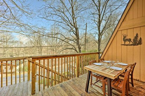 Beech Mountain Condo Pool Access, 1 Mi to Skiing in Beech Mountain, USA