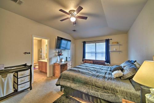Family Home with Car for Rent 15 Mi to Downtown - image 5