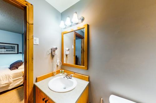 Condo 123 at Snowbridge