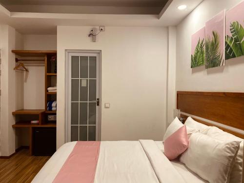 Deluxe Double Room with Balcony image 5