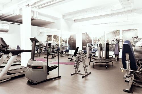 Newstar Hotel (Free Parking) - image 9