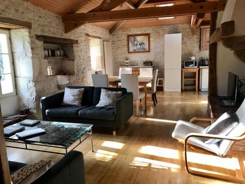 gîte de charme avec piscine (gite de charme avec piscine) in Castelnau-Montratier