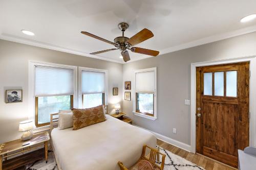 Historic Agave Bungalow - image 2