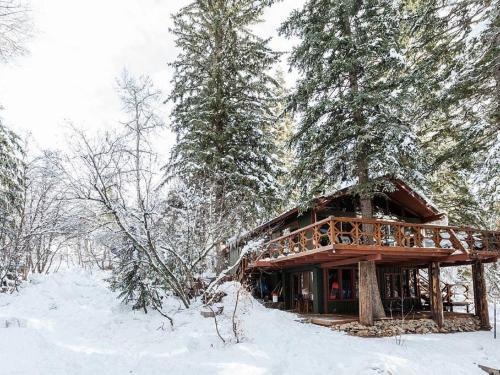 Treehouse on the Stream - image 7