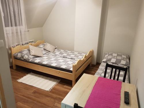 1 double bed, 1 twin bed