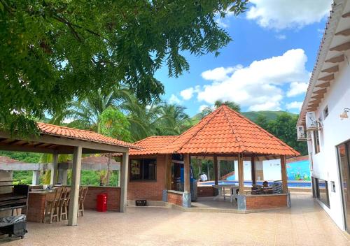 Finca con Piscina Privada Girardot