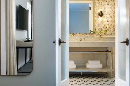 276856001 Kimpton Cottonwood Hotel by IHG