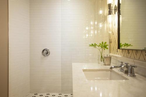 Kimpton Cottonwood Hotel