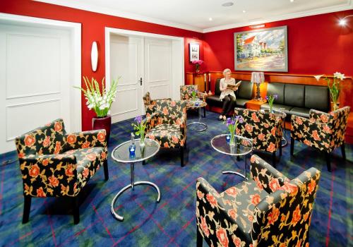 Shared lounge/TV area, Neptun Hotel Kuhlungsborn in Ostseebad Kuhlungsborn