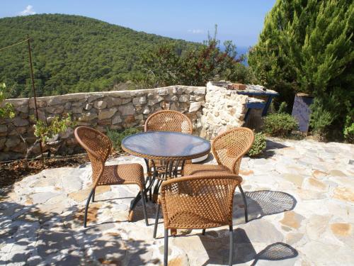 Charming Holiday Home in Kritinia with Garden