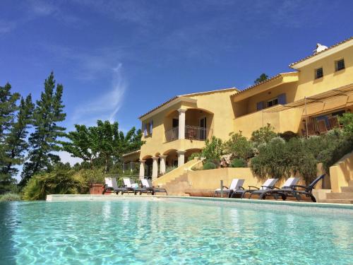 Opulent Villa in Le muy with Swimming Pool - Location, gîte - Le Muy