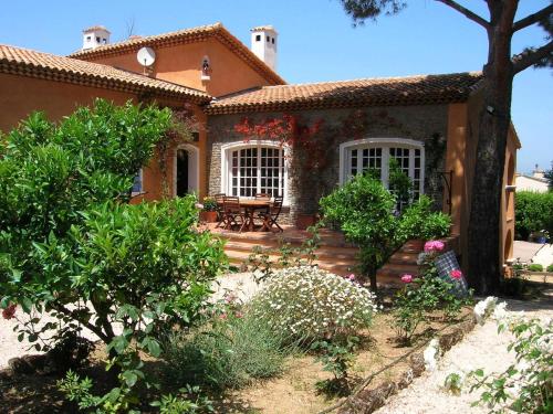 Modern holiday home with private garden - Location saisonnière - Saint-Tropez