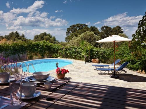  Apartment in the historic center -no parking- 100 meters from the lake in Prinés