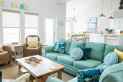 Sunny And Chairs Home - image 2