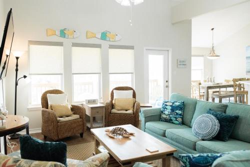 Sunny And Chairs Home - image 3
