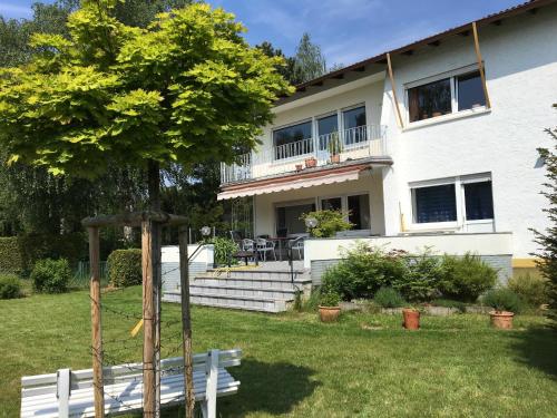 Großzugige, helle Ferienwohnung mit Gartennutzung