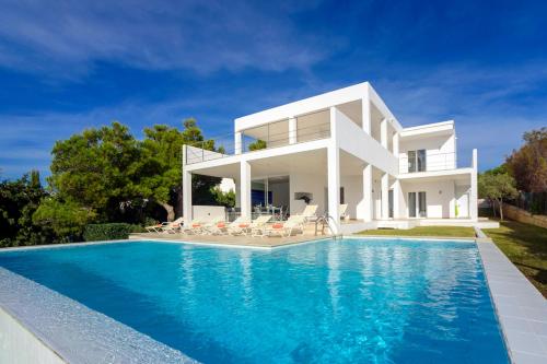 Portopetro Villa Sleeps 12 with Pool and Air Con gîte à louer Portopetro