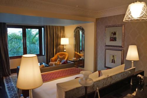 1 king bed, 2 twin beds