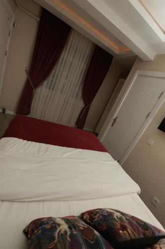 Standard Double Room image 6