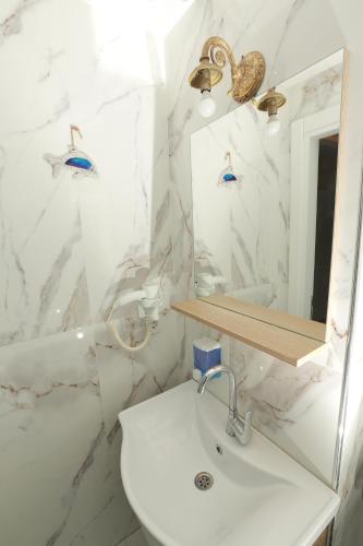 Standard Double Room image 7