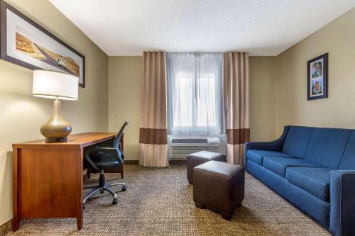 Comfort Inn & Suites Phoenix North / Deer Valley