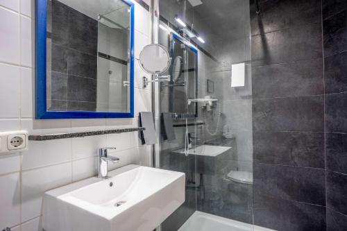 Comfort Hotel Frankfurt Central Station - image 8