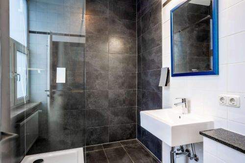 Comfort Hotel Frankfurt Central Station - image 2