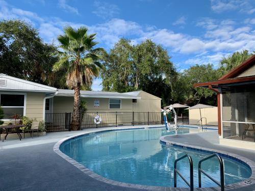 Swimming pool, Siesta Heron Suites & Villas in Siesta Key (FL)