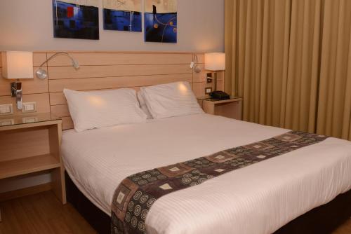 1 queen bed